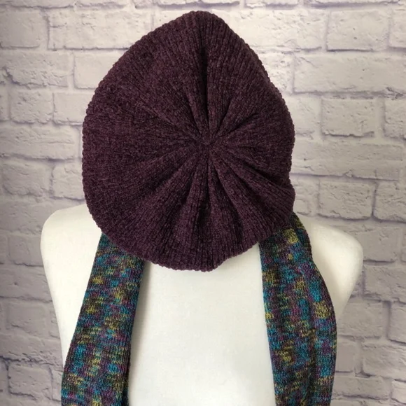 Knit Hat/Beret and Infinity Scarf - Picture 3 of 9
